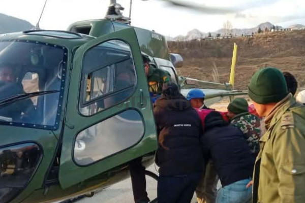 जुम्ला दुर्घटनाः एकजना घाइतेलाई थप उपचारका लागि काठमाडौं लगियो